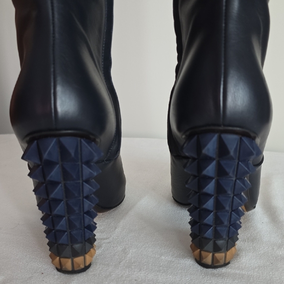 Fendi Dark Blue Heeled Boots with Gold Accents - Picture 5 of 11